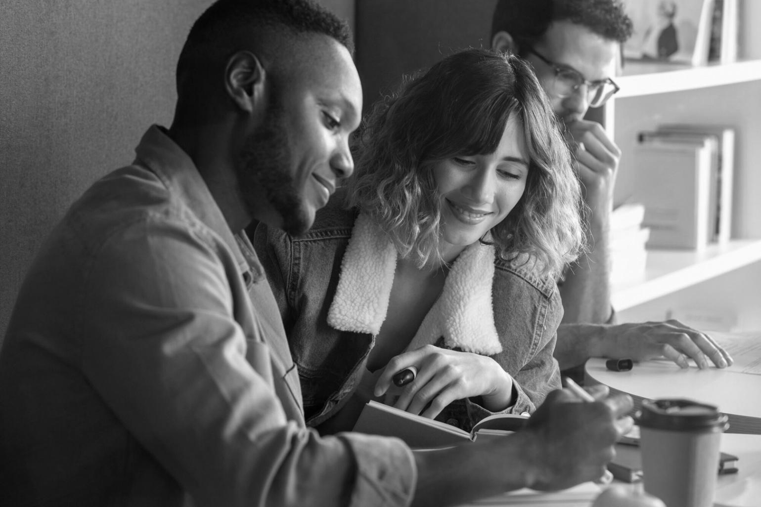 Espace de travail collaboratif avec participants en formation